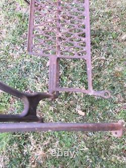 Vintage 1925 Industrial Singer Sewing Machine Cast Iron Base Nice Table Frame