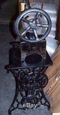Vintage/Antique Industrial shoe patching Sewing Machine Singer 29K51 & Stand