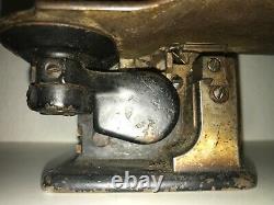 Vintage Antique MERROW 60-W Trimming and over Seaming Industrial Sewing Machine