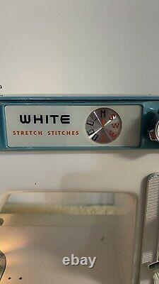 Vintage Heavy Duty White 940 Sewing Machine with Foot Pedal and Case TESTED