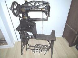 Vintage SINGER 29-4 Treadle Leather Cobbler Upholstery SEWING MACHINE works