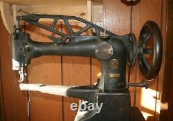 Vintage Singer 29-4 Industrial Cobbler Leather Treadle Sewing Machine / Used