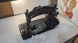 Vintage Union Special 6500 Industrial Cast Iron Sewing Machine
