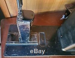 Vintage industrial Singer 51W51 post bed sewing machine