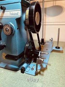 Vintage singer industrial sewing machine 20U