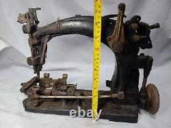 Vtg Ind. Sewing Machine Union Special Co Class 6200, as is as collectible, #4